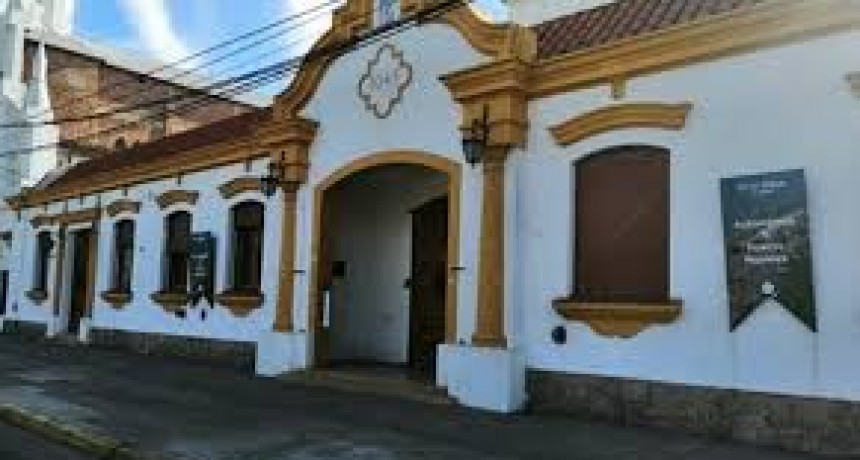 El intendente firmó el decreto que establece concursos para cubrir cargos de jefatura