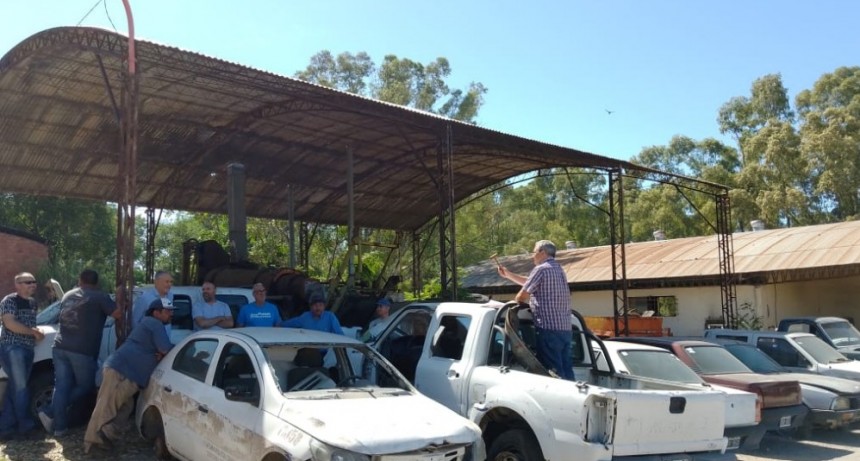 El Municipio remató 22 lotes de vehículos y material en desuso del Corralón de 12 de mayo 
