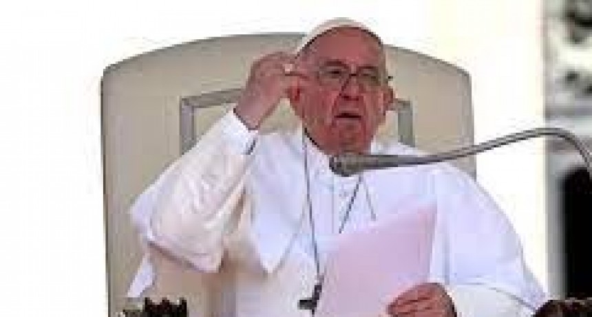 Francisco criticó el rol de los medios en las 