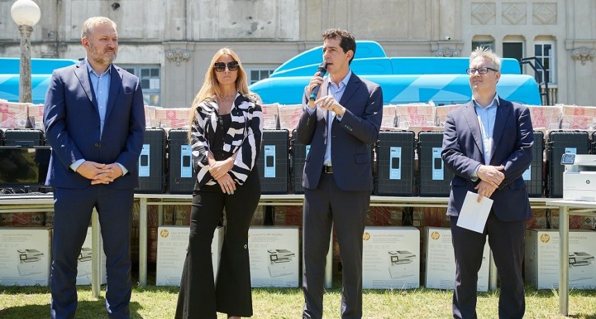 L Provincia entrego equipos para agilizar los trámites del Registro Provincial de las Personas