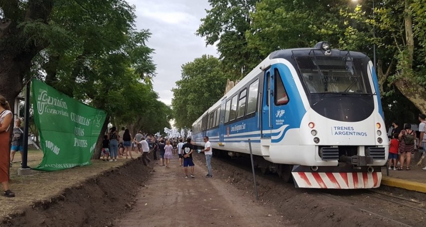 “Vimos gente llorando”: después de 29 años volvió el tren a Villars