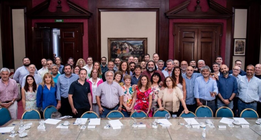 PARITARIAS 2022 Kicillof acordó con gremios un nuevo aumento para las y los trabajadores del Estado