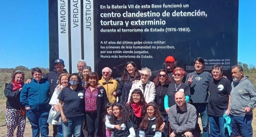 MOVEJUPA: 13ª aniversario y de cumplirse 40 años de democracia ,descubrimos un Mural en nuestro Espacio de la Memoria , ubicado en la calle 1 era. Junta y el camino a Arroyo Pareja