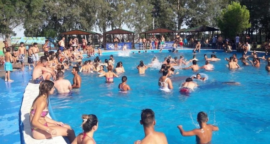 Pileta del club Rosario, sorteos de canastas navideñas y paritarias con empleados de comercio