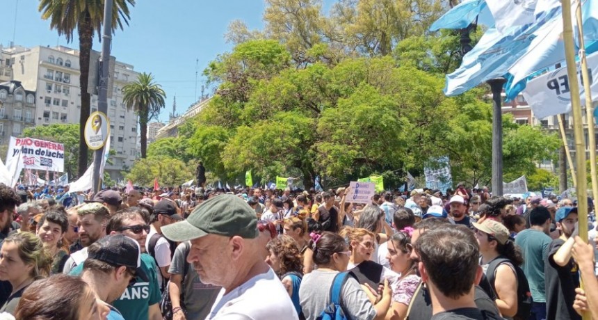 Impresionante Movilización de los trabajadores en contra del decreto presidencial