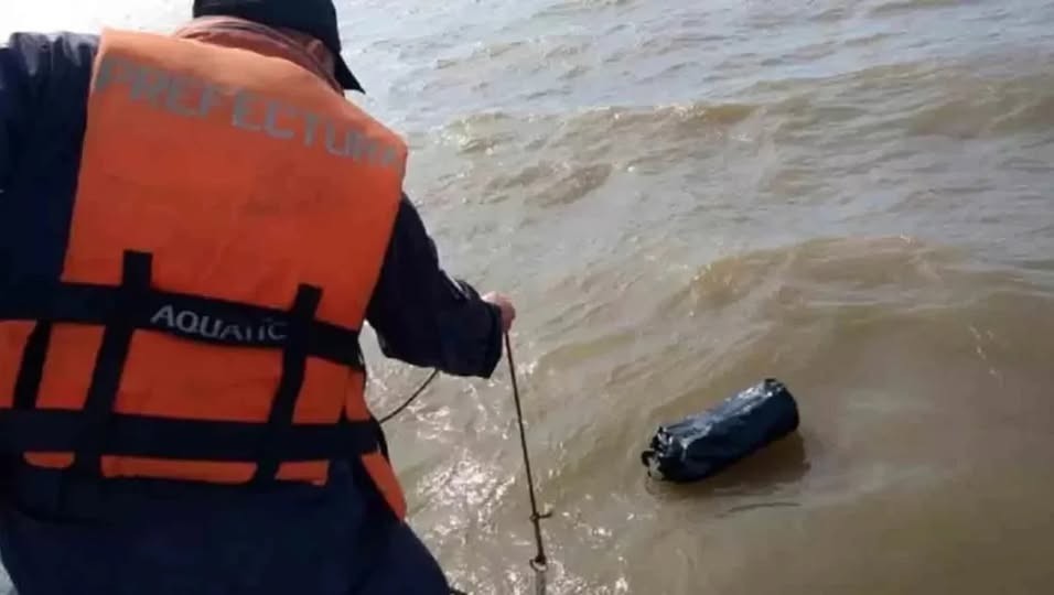 Detectan bolsos en una isla de la ría local que podrían tener droga