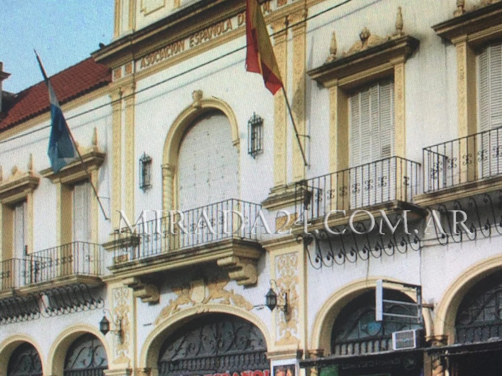 Premiación a mejores promedios a la Sociedad Española