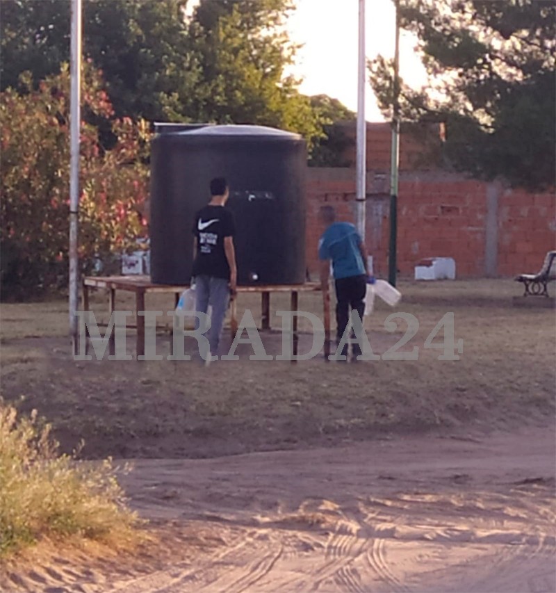 Debido a el bajo caudal de agua Absa coloca tanques de emergencia.