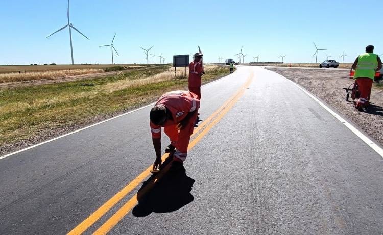 Luego de la tragedia: Vialidad Nacional colocó tachas reflectivas en la intersección de la ruta 3 y 3 vieja