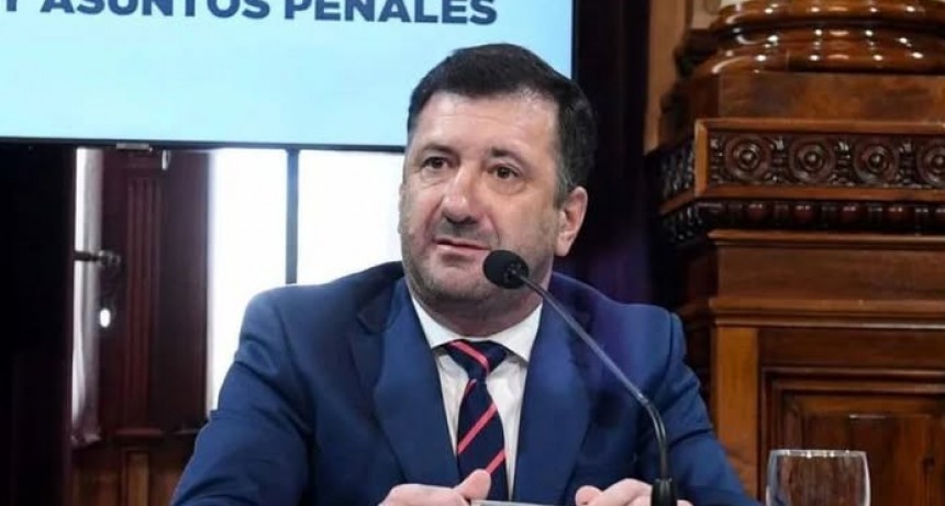 Villarruel incluyó en el temario la suspensión de Parrilli para neutralizar el intento de expulsar a Kueider