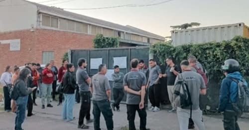 Con escribanos y “patovicas”, cerró una fábrica de neumáticos en Córdoba y despidieron a todo su personal